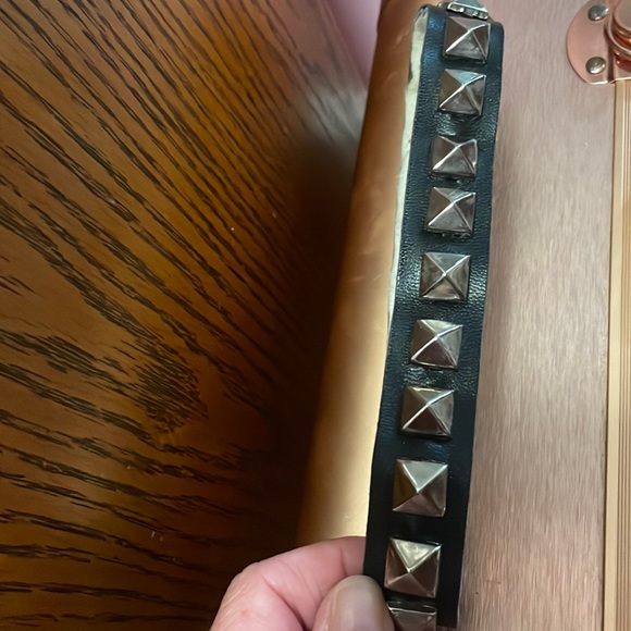 Jewelry - Rocker collar